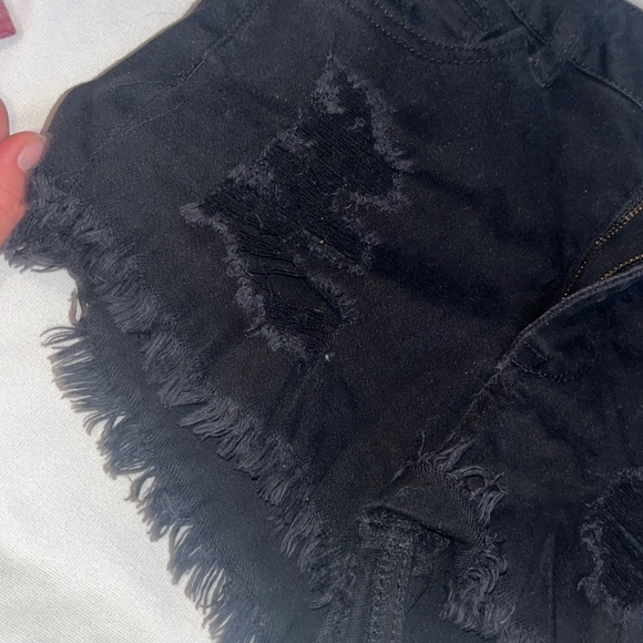 Juniors black jean shorts - Picture 3 of 3